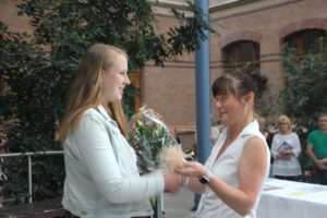 04_danke an schülersprecherin celina wiens