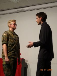 Tempelherr (Eric Bertling) und Patriarch (Nils Knackstedt)